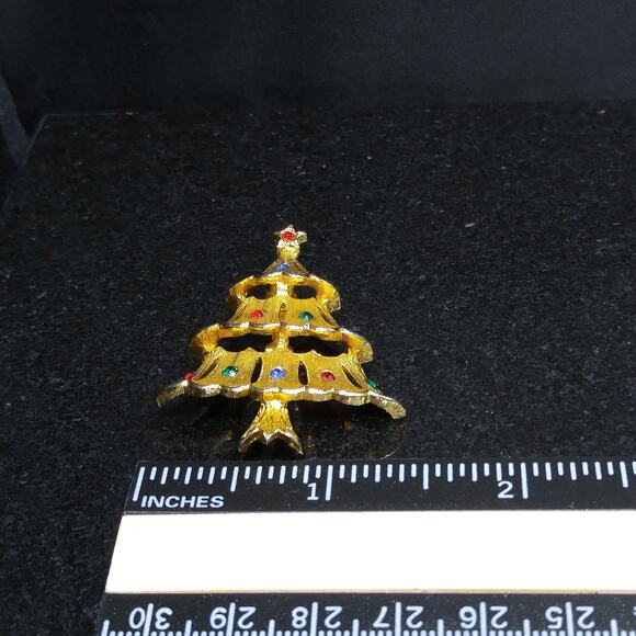 JJ Christmas Tree Rhinestone Brooch, Gold Tone, 1960s Vintage Jewelry - Picture 6 of 10